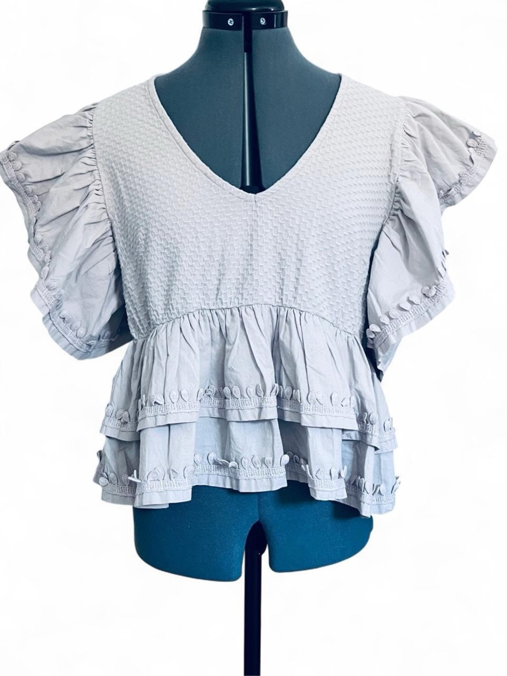Anthropologie Women's Ruffle Sleeve Tiered V-Neck Blouse Size M Gray/Khaki Boho